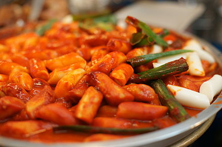 Cách Nấu Bánh Gạo Tokbokki Hàn Quốc Tại Nhà: Kết Hợp Nguyên Liệu Việt Sin Chuẩn Vị, Dễ Thực Hiện