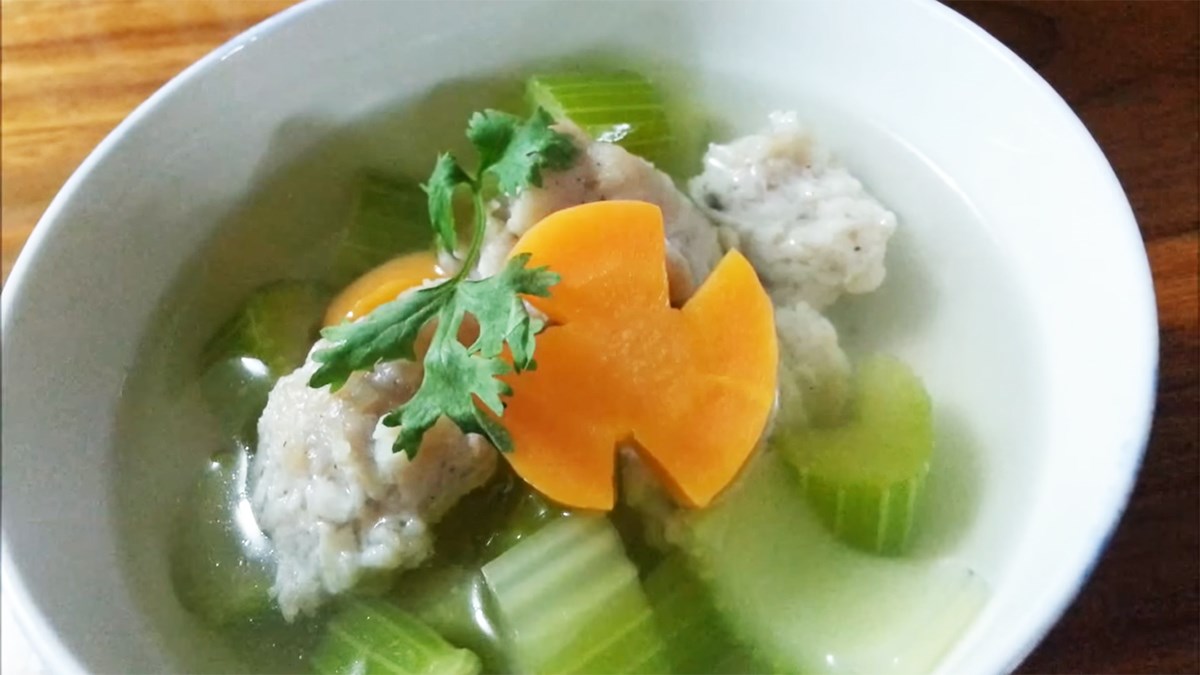 Canh cá viên rau củ