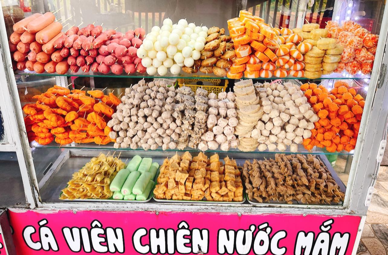 Ảnh quầy cá viên chiên - khung ảnh 2/3 (thay bằng ảnh thật)